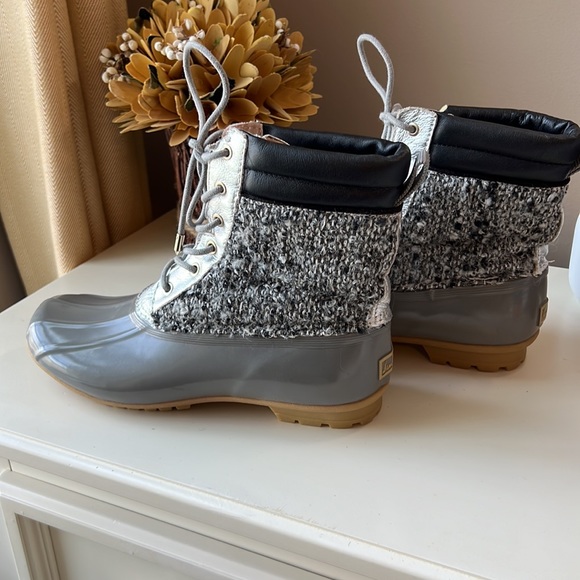 Sam Edelman Caldwell Waterproof Rain
Snow Duck Boots Silver Gray Tweed size 8 - Picture 12 of 13